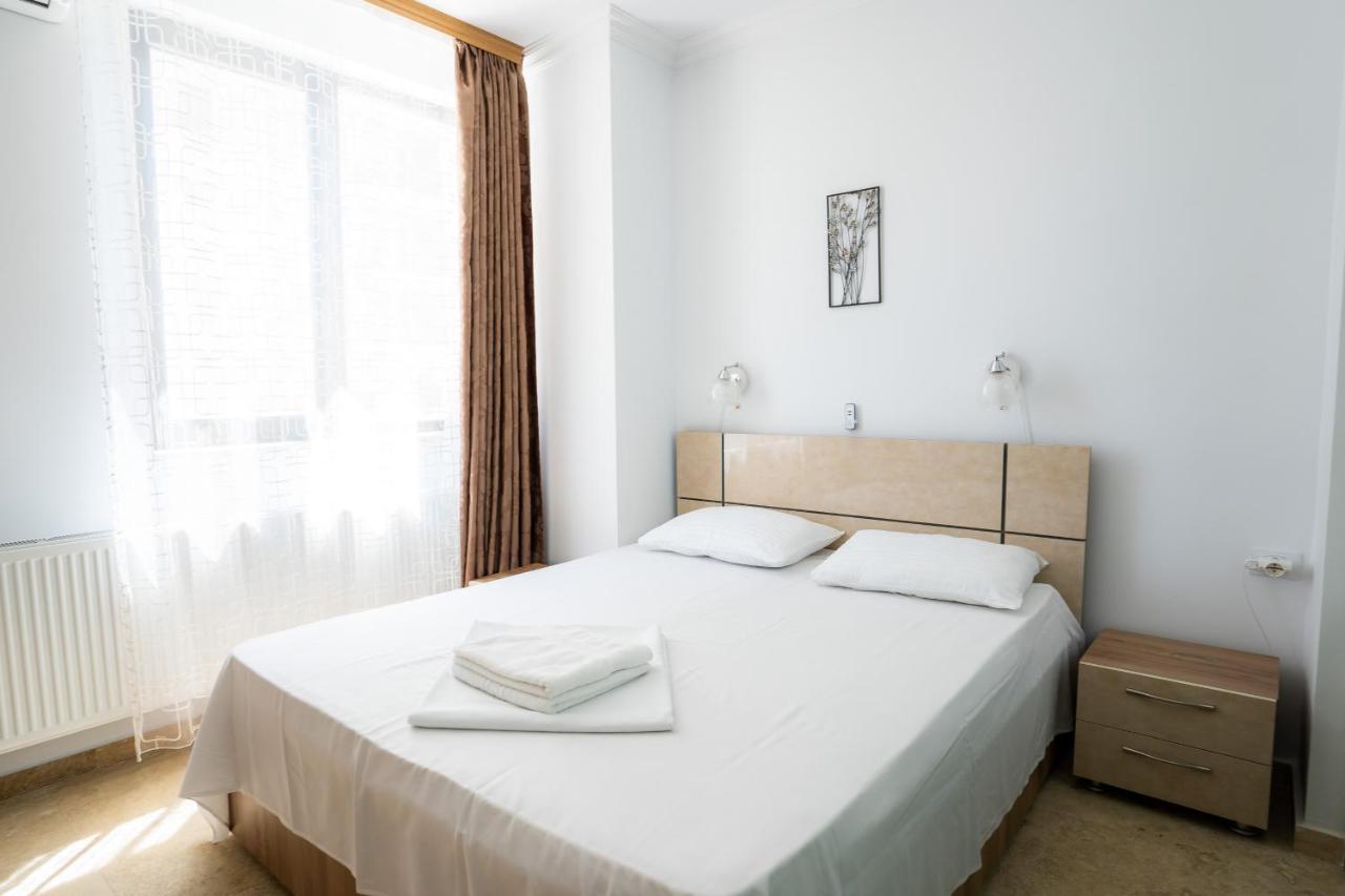Lake Apartments Solid Mamaia Exterior photo