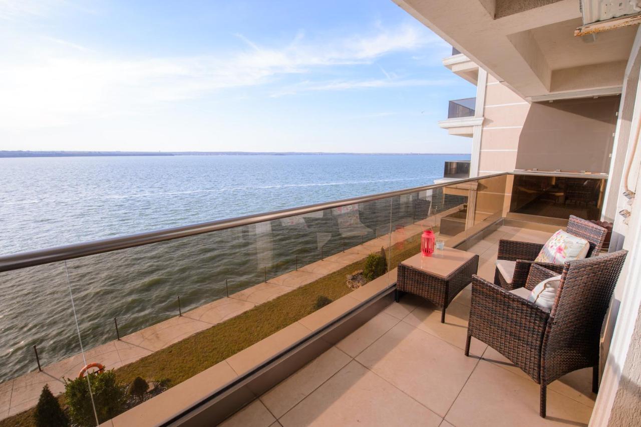 Lake Apartments Solid Mamaia Exterior photo